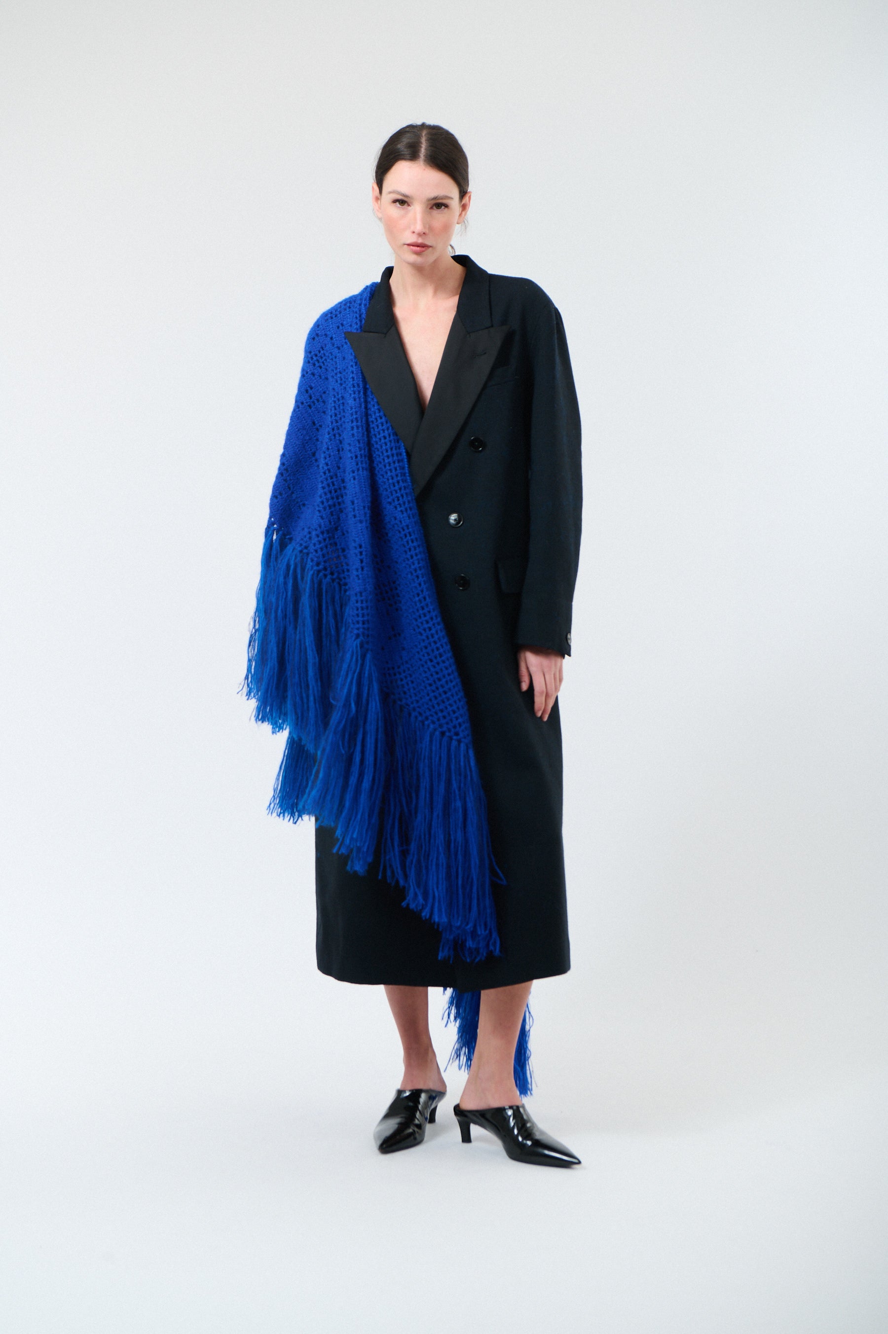 Scialle Coperta in Mohair Silk Blend, Stromboli Blue, On Model