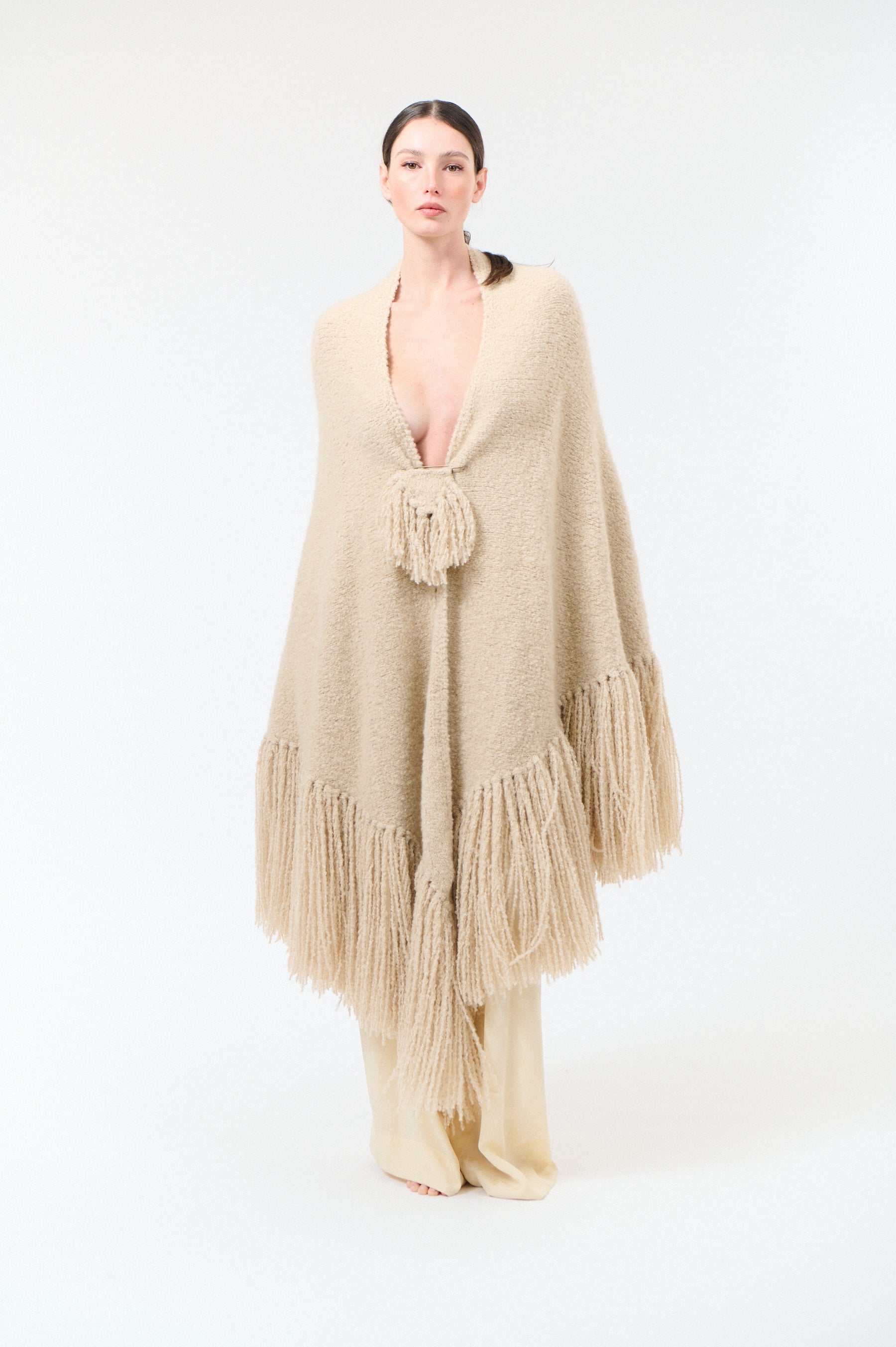 Scialle Manta in Curly Cashmere, Sampieri Sand, On Model