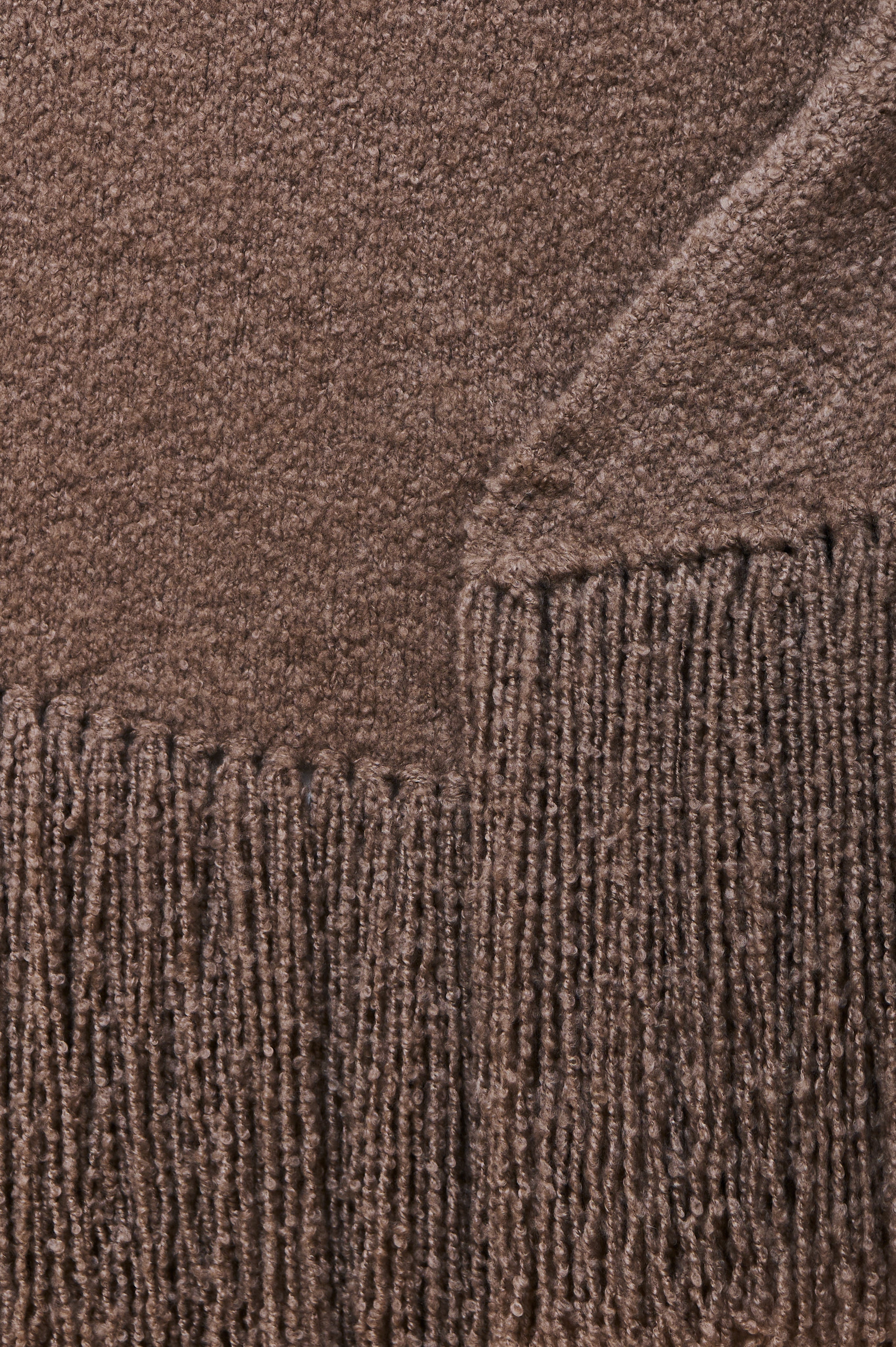 Scialle Manta in Curly Cashmere, Sicilian Hazelnut, Detail