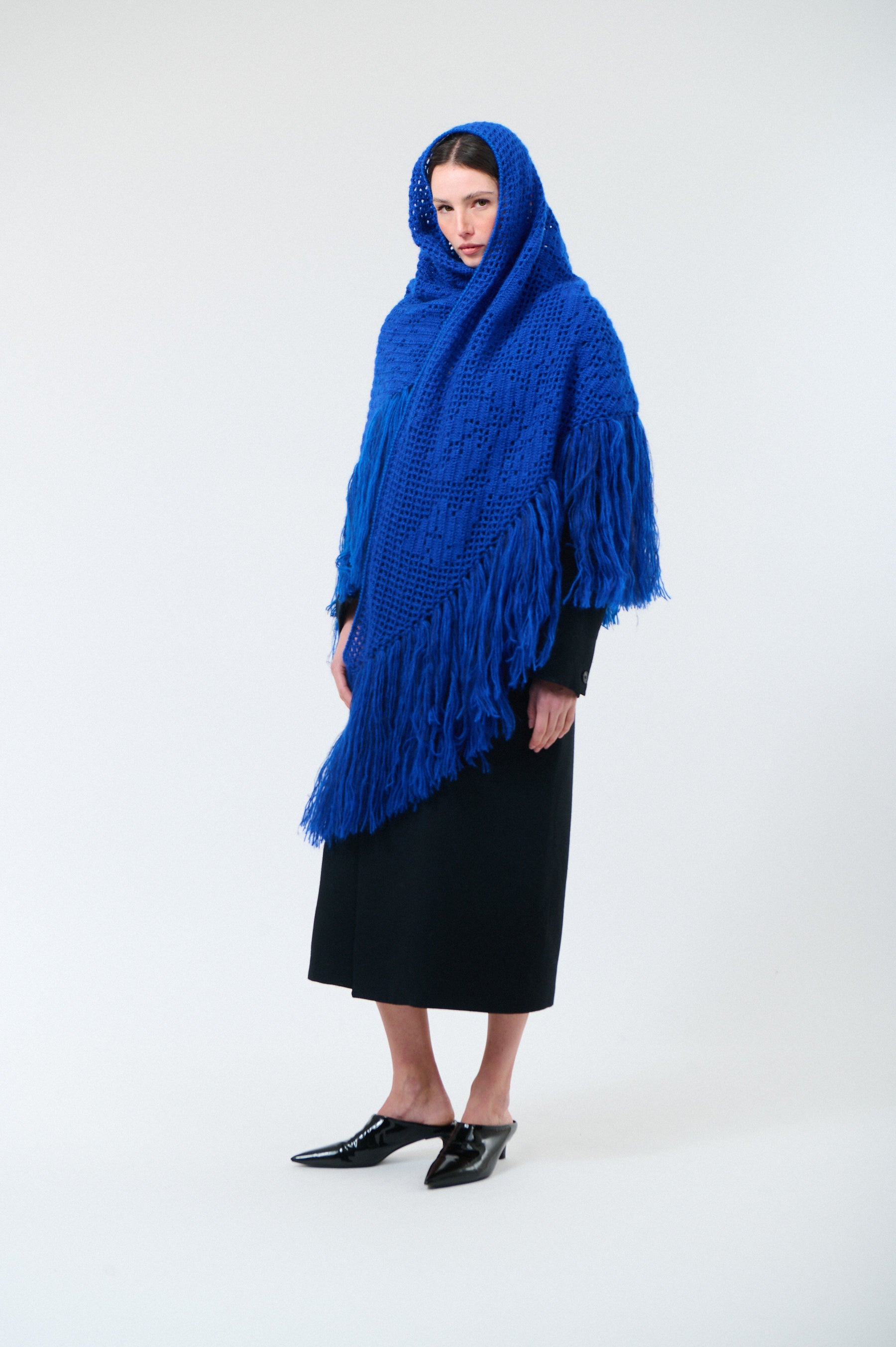 Scialle Coperta in Mohair Silk Blend, Stromboli Blue, On Model