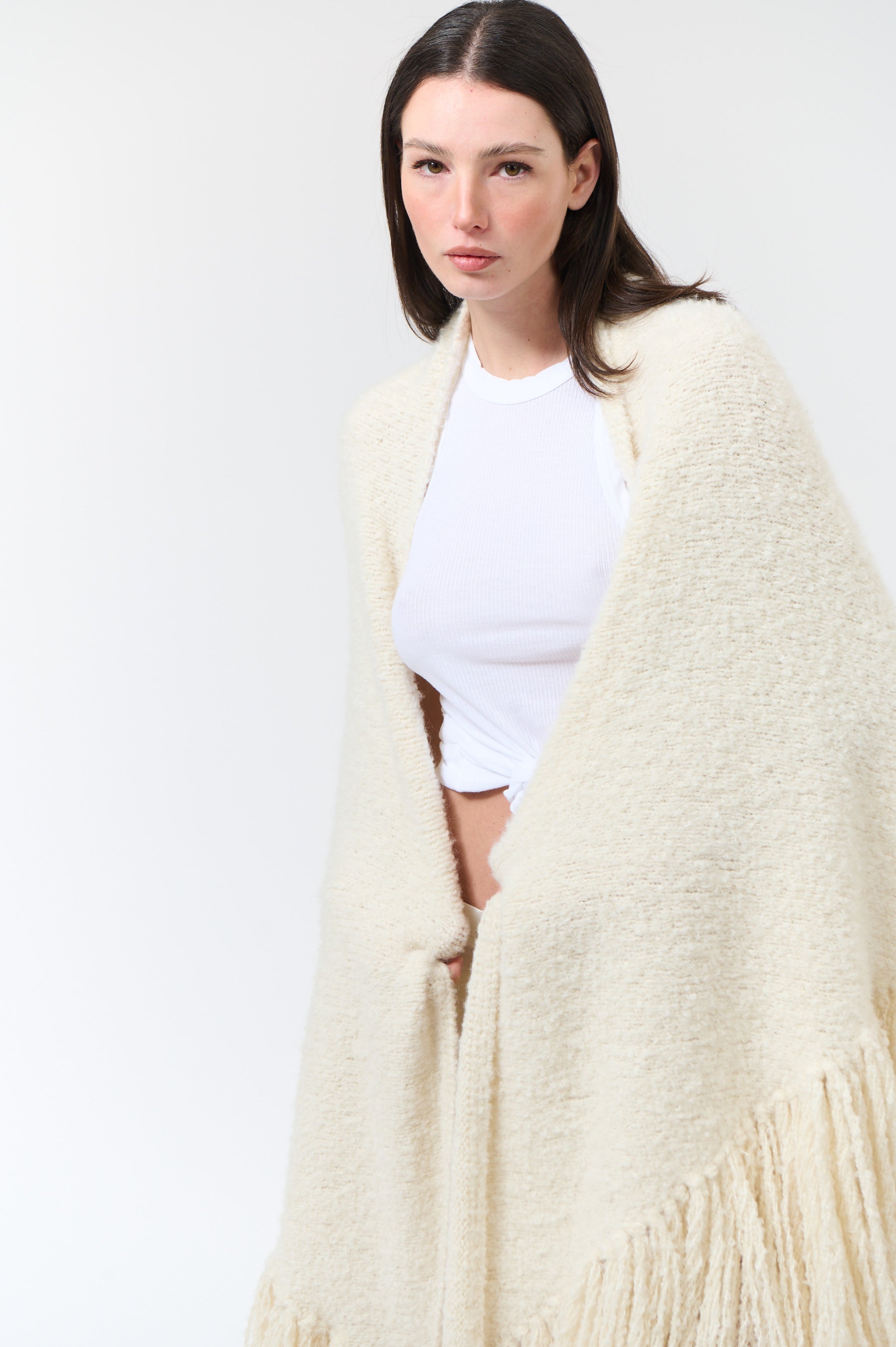 Scialle Manta in Curly Cashmere, Marna White, On Model