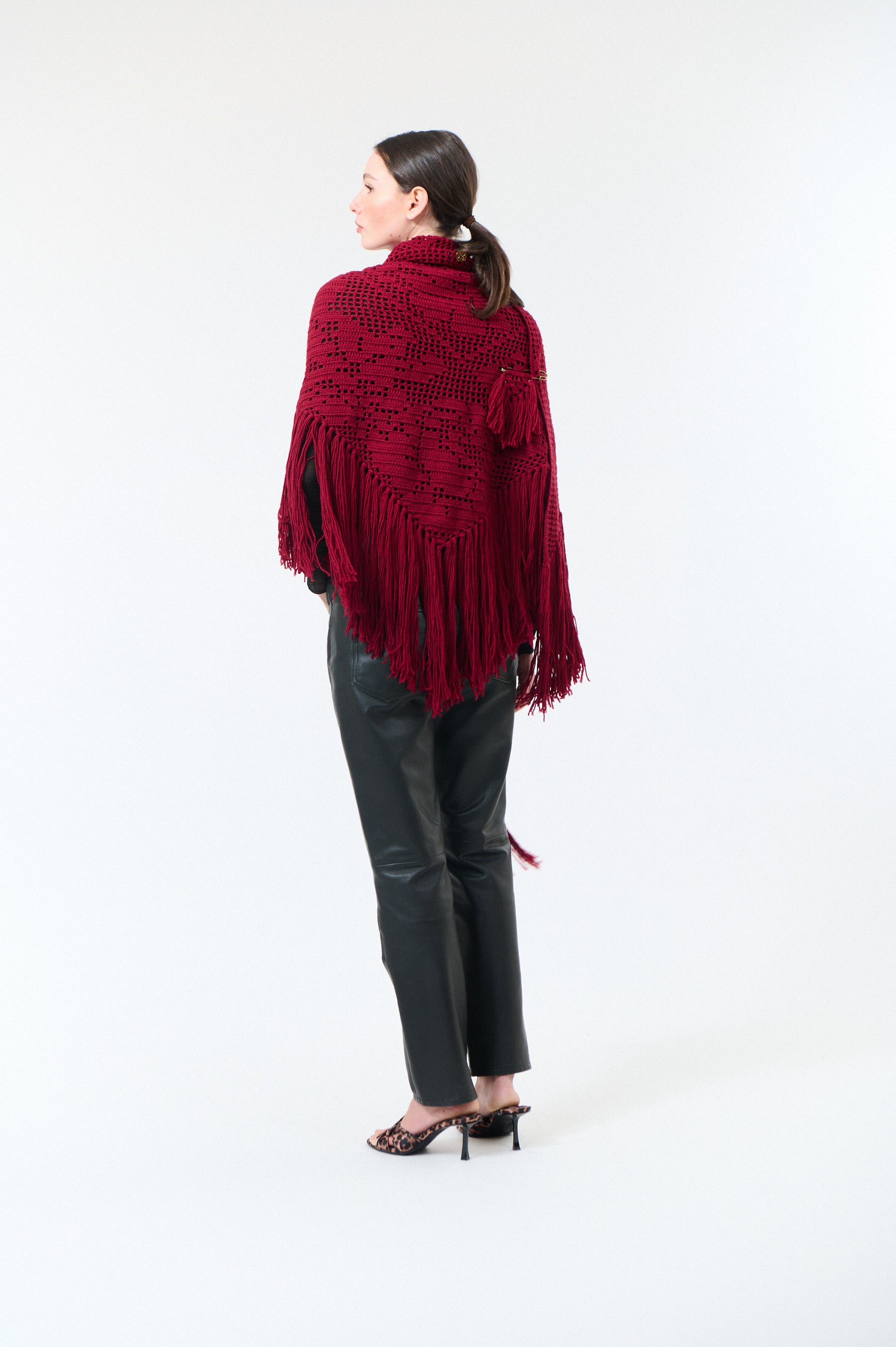 Scialle Peonia in Merino Wool, Bordeaux, On Model, Draped over shoulders